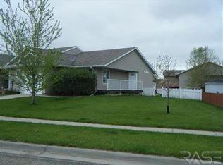 1908 S Dorothy Ave, Sioux Falls, SD 57106