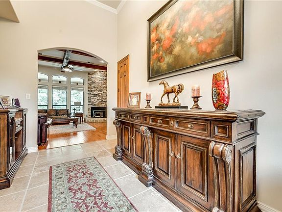 2nd image of 2050 E Oak Shores Dr