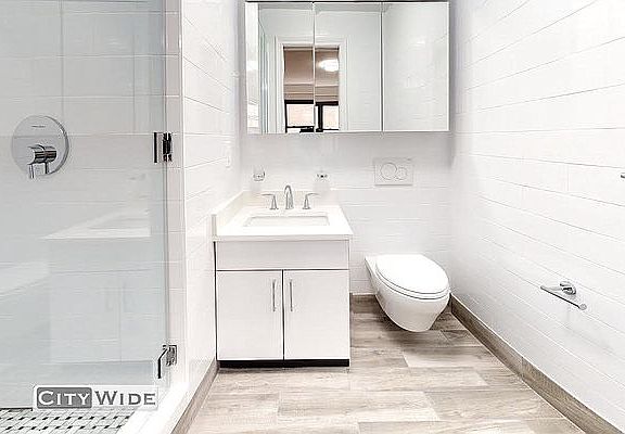 3rd image of 157 E 57th St APT 15G