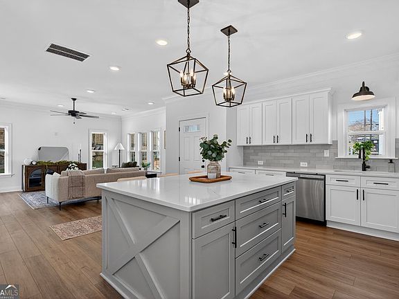 3rd image of 405 Broome St Unit 3