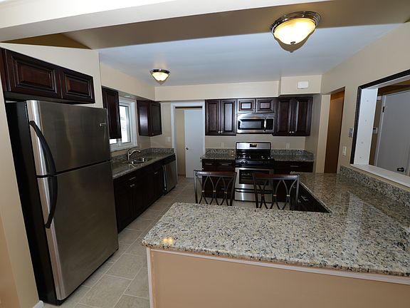 2nd image of 289 E Meadowlawn Blvd