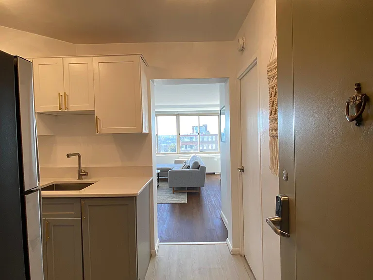 922 24th St NW #811 — Photo 2