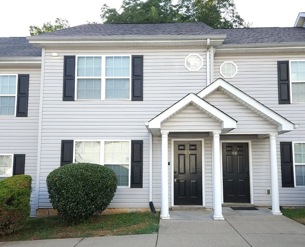 2 bed, 2.5 bath, 1100 sqft, $1,395 — Photo 1
