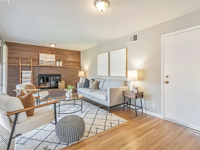 41819 Mahoney St — Photo 19