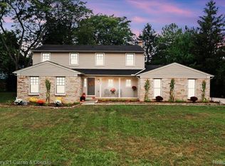 21945 Rossdale Ct, Northville, MI