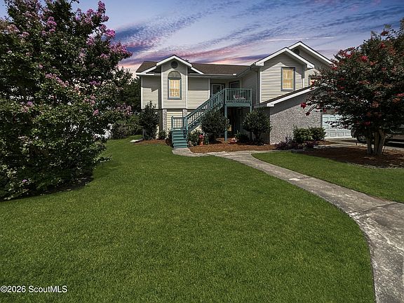 3rd image of 233 Sandcastle Way