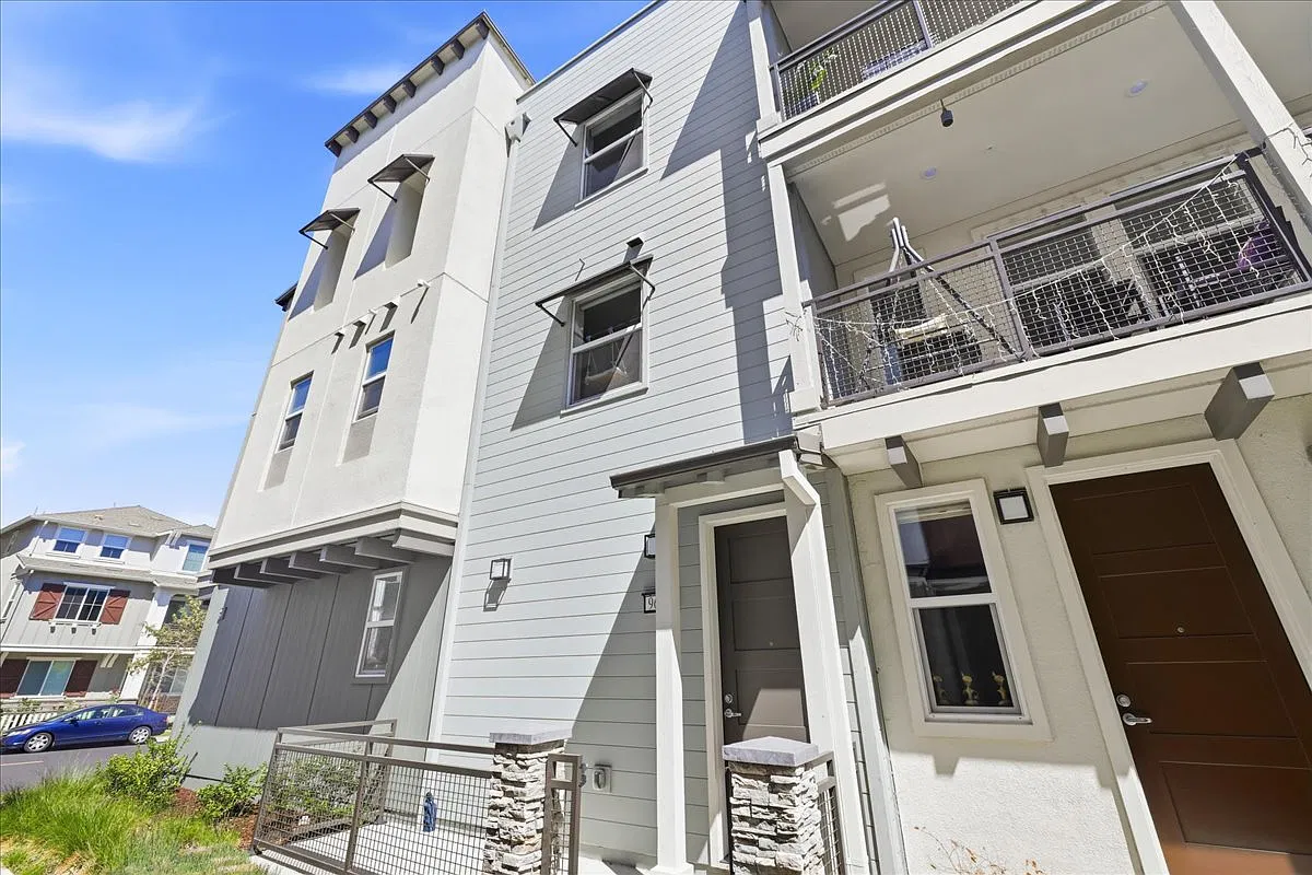 2 bed, 1461 sqft, $3,900 — Photo 2