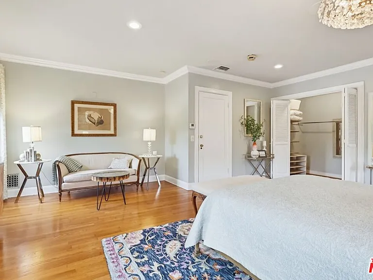 516 S Rimpau Blvd — Photo 57