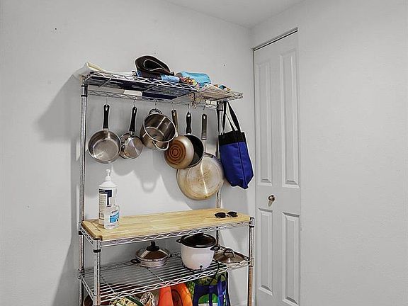 4th image of 5350 Pershing Ave APT 1C