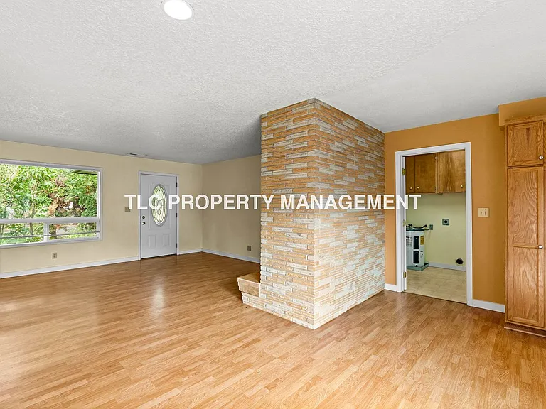 2199 Devos St — Photo 13