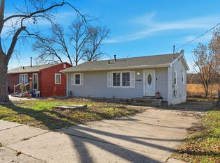 2404 E 37th Ct, Des Moines, IA 50317