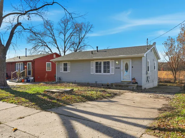 2404 E 37th Ct, Des Moines, IA 50317