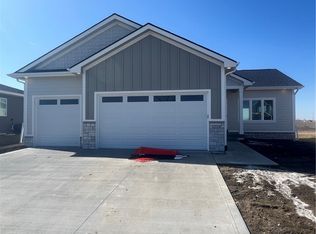 224 Creekside Dr SW, Bondurant, IA 50035