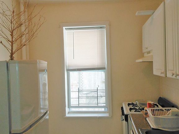 5th image of 11 Gifford Ave APT 3A