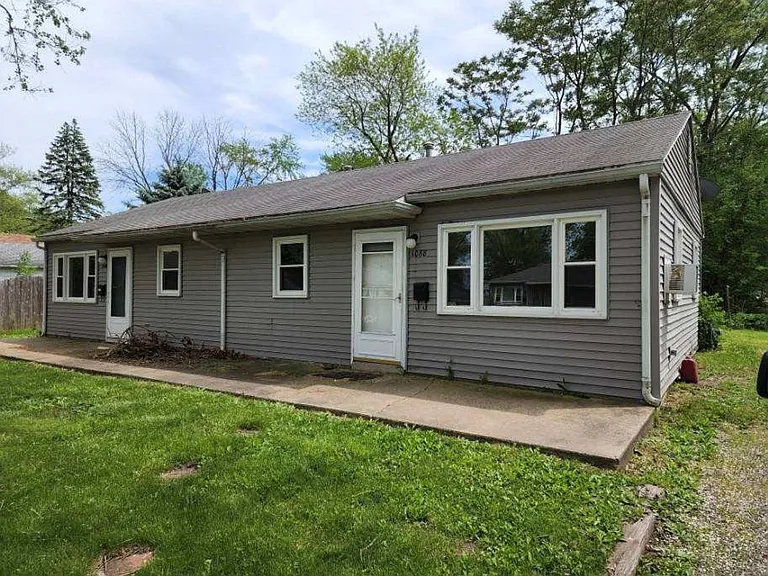 1088 Eastview Dr — Photo 1
