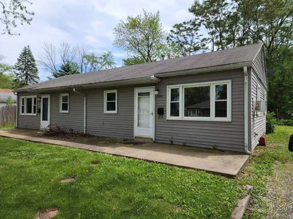 1088 Eastview Dr, Rantoul, IL 61866