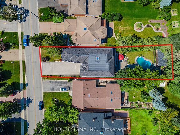 3rd image of 102 Oxford St