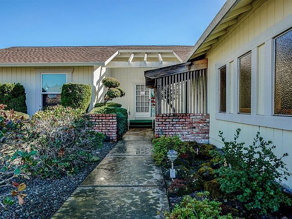 3rd image of 6070 Donna Court