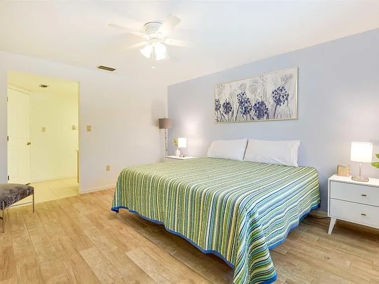 1342 Eagle St — Photo 10