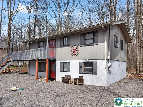 53 Maple Dr, Clifton Township, PA 18424