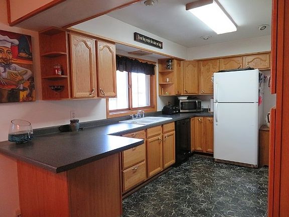 2nd image of 6202 Lakeshore Dr