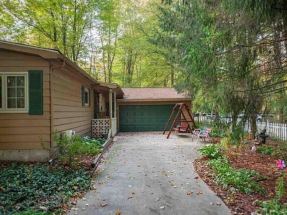 3rd image of 3351 N Lakeside Dr