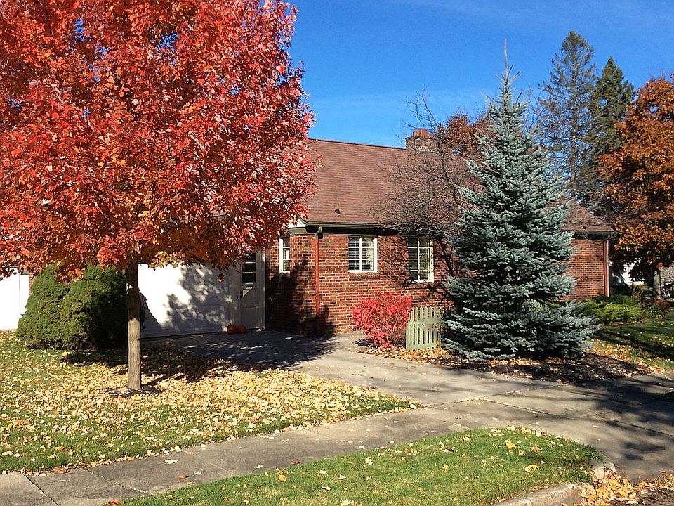 2nd image of 216 Hall Ave