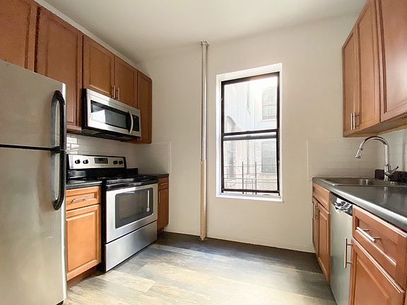 4th image of 1082 President St APT 25