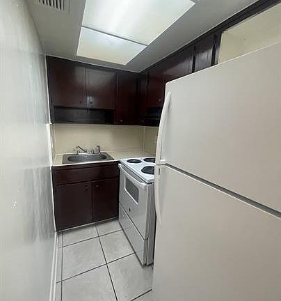 3rd image of 807 NW 24th St APT 16