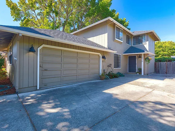 1870 Meadow Gln, Grants Pass, OR 97527