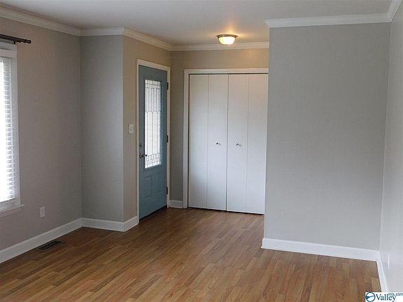 3rd image of 903 Seina Vista Dr