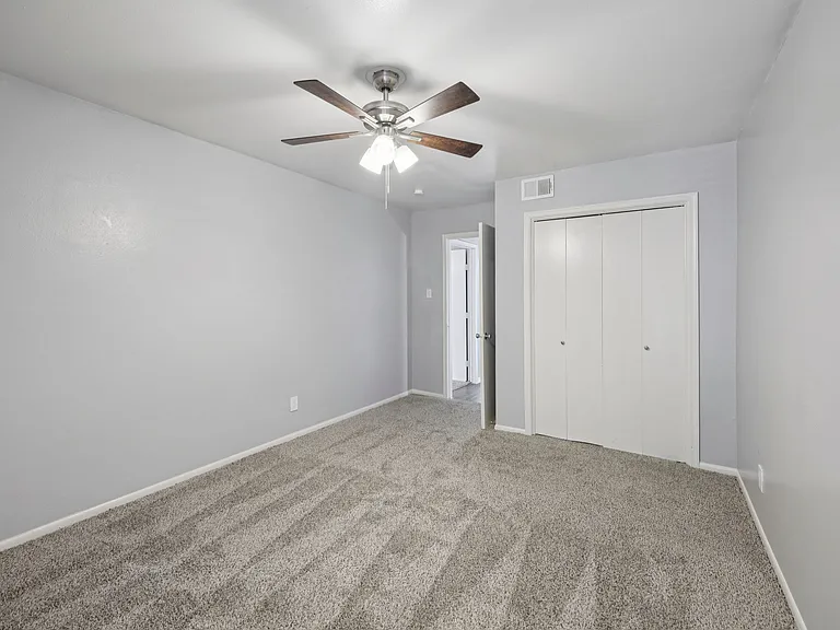 Premier Gardens Apartments — Photo 16