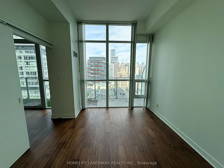 126 Simcoe St #2206 — Photo 5