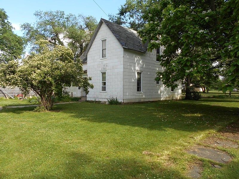 1st image of 202 E Leslie Ave