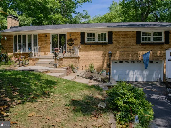 3868 Kahler Rd, White Plains, MD 20695