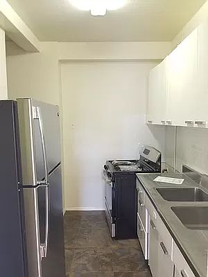 3rd image of 8 Fordham Hill Oval APT 2E