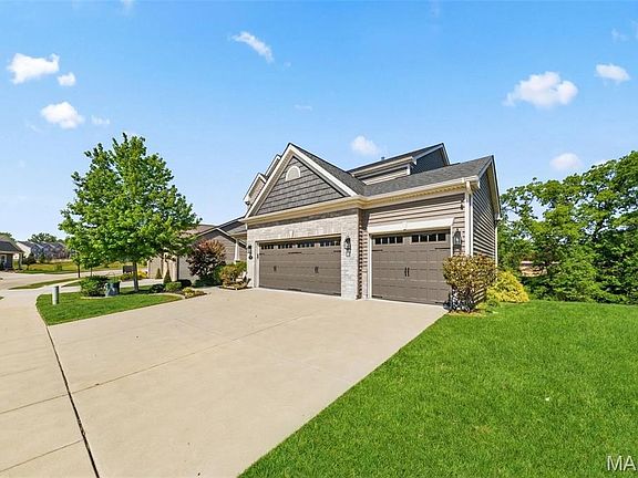 3rd image of 144 Oakleigh Park Ln