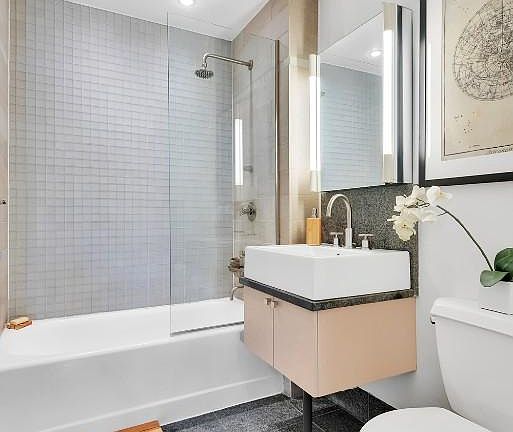 5th image of 120 Greenwich St APT 3C