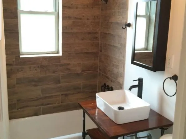 87-27 169th St APT 1B, Queens, NY 11432