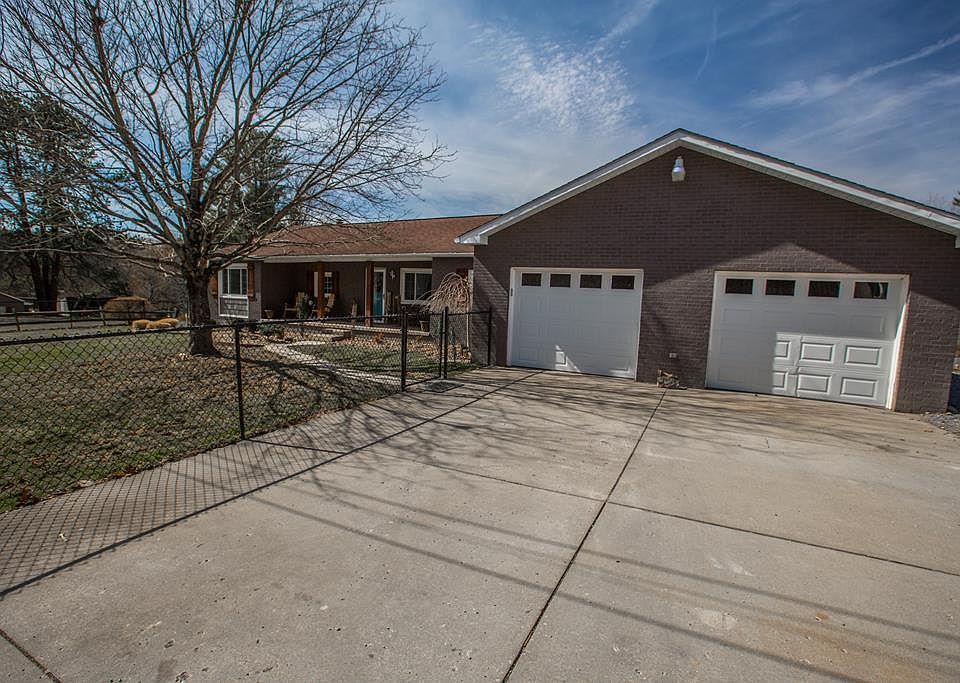 1st image of 327 Lakeview Dr