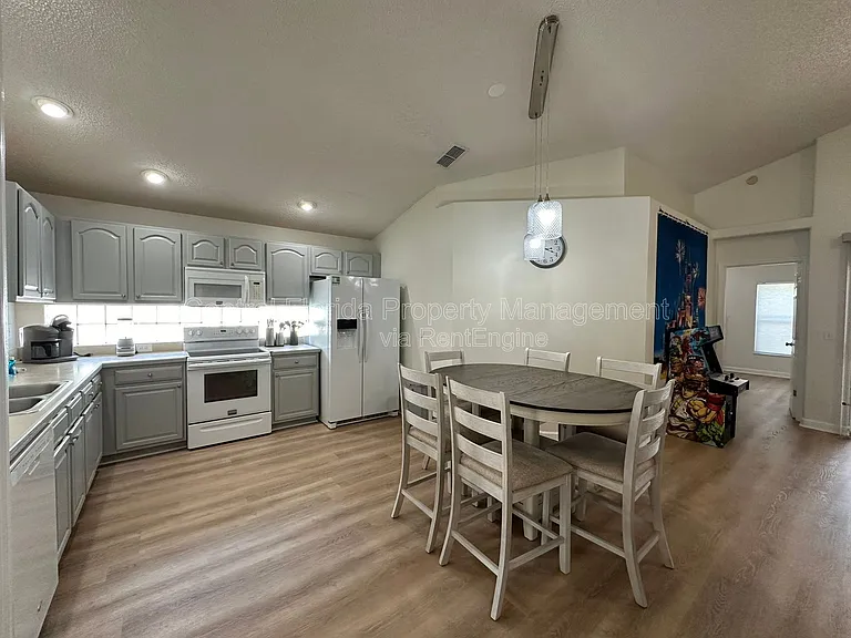 1009 Lake Davenport Blvd — Photo 7