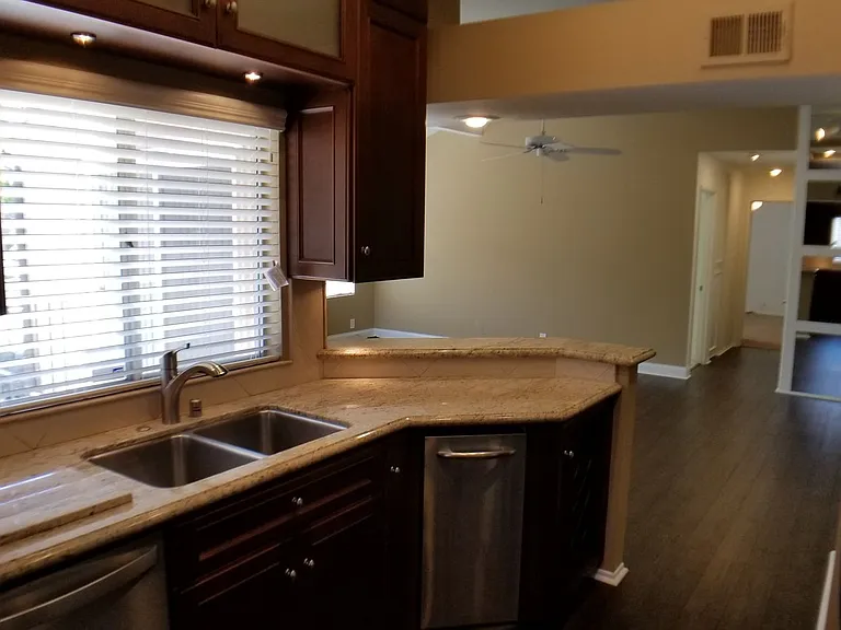 112 Corsica Dr — Photo 7