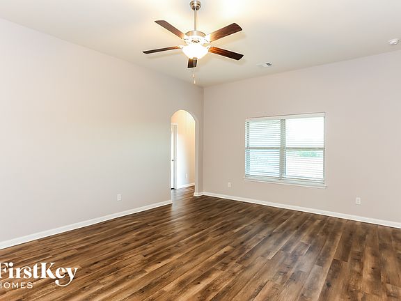 2nd image of 1436 Mackinac Dr