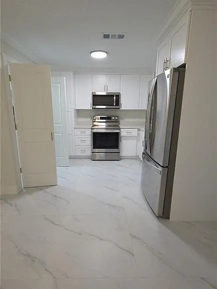 18600 Miami Blvd #604 — Photo 4