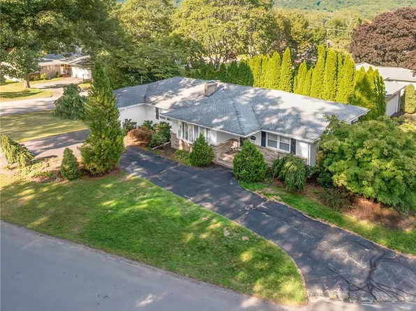 5 Colony Dr, Johnston, RI 02919
