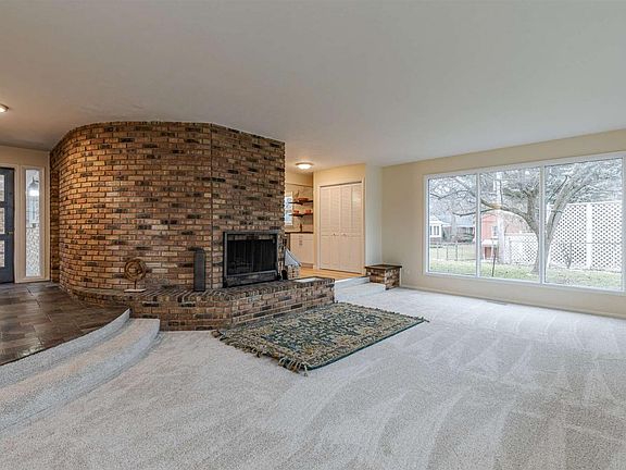 5th image of 1811 Churchill Dr