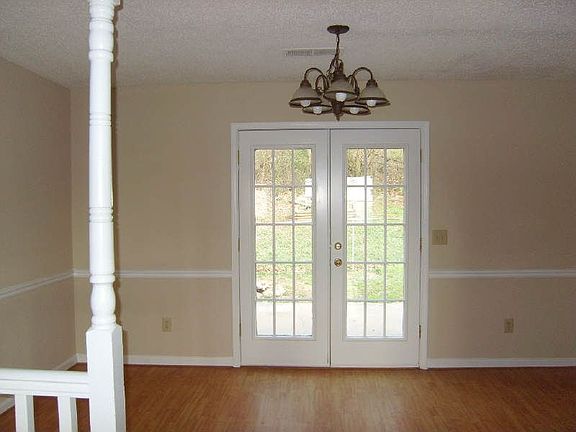 3rd image of 19 Mountain Trail Ct