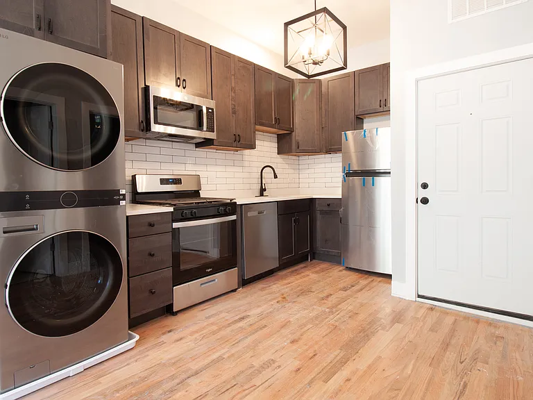1742 N California Ave #2R — Photo 2