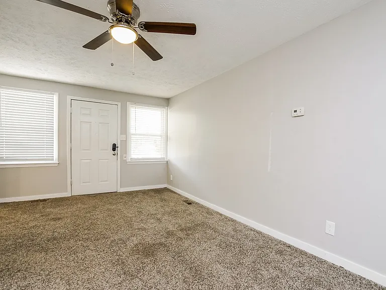26206_017_living_room_13046454.jpg