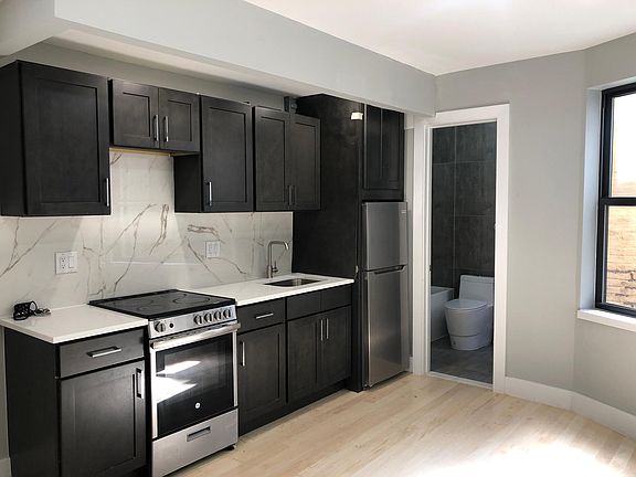 2nd image of 2927 Morgan Ave #13